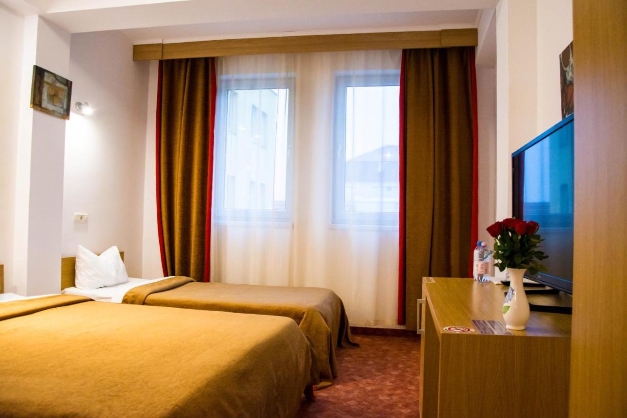 Hotel Riga 아라드 외부 사진